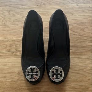 Tory Burch Peep-toe black